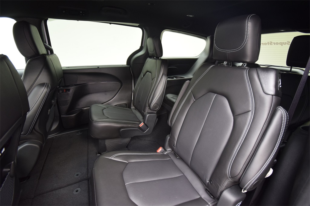new 2025 Chrysler Pacifica car, priced at $43,837