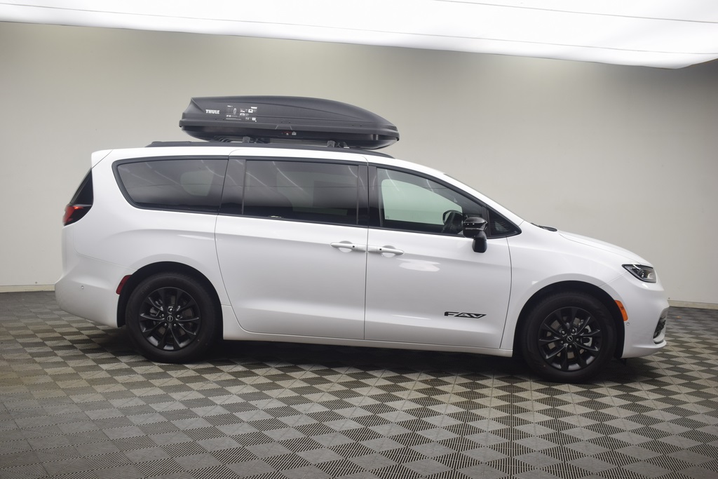 new 2025 Chrysler Pacifica car, priced at $43,837