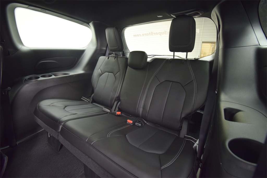 new 2025 Chrysler Pacifica car, priced at $43,837