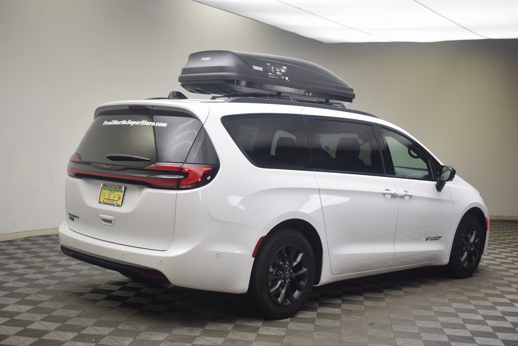 new 2025 Chrysler Pacifica car, priced at $43,837