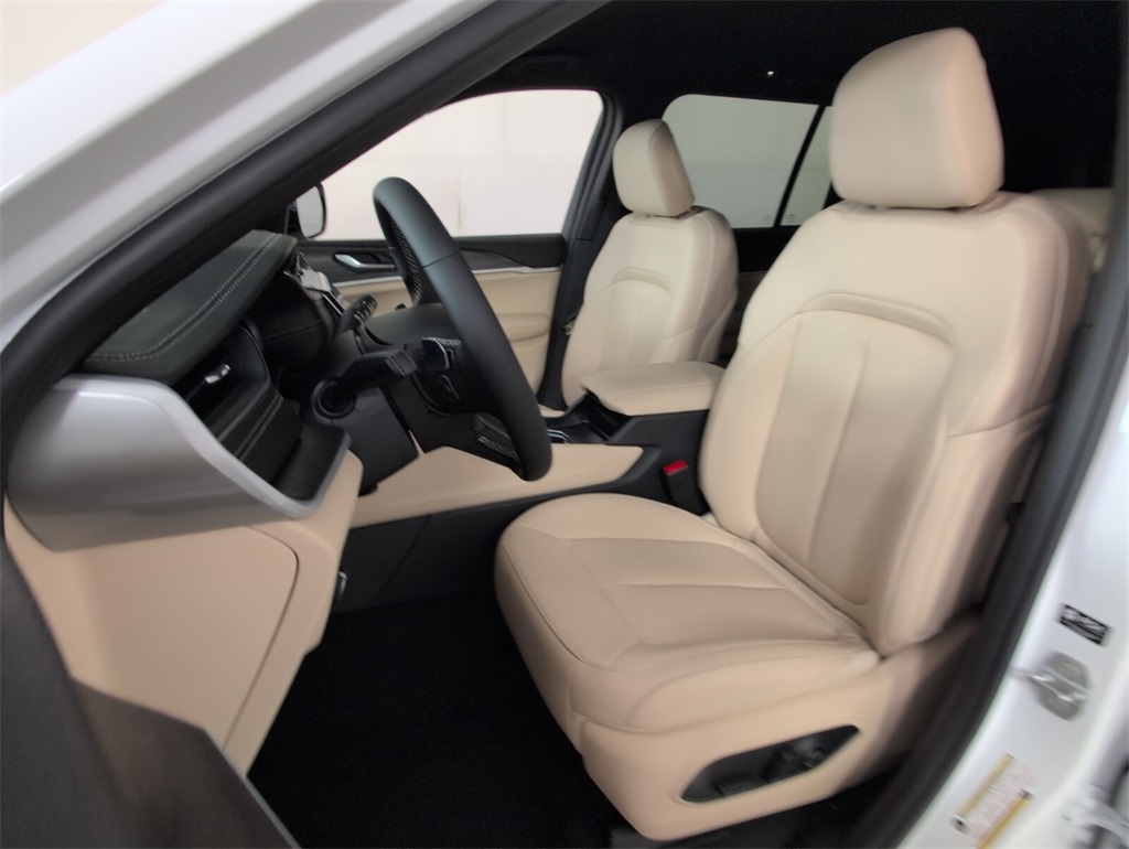 new 2025 Jeep Grand Cherokee car, priced at $35,150