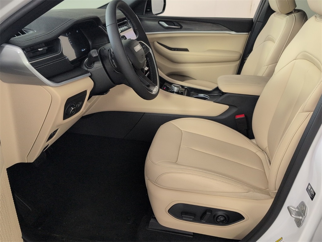 new 2025 Jeep Grand Cherokee car, priced at $35,150