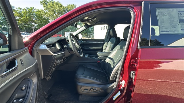 new 2025 Jeep Grand Cherokee car, priced at $47,453