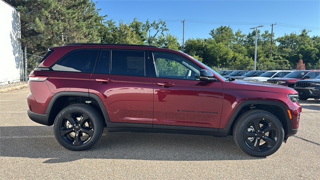 new 2025 Jeep Grand Cherokee car, priced at $47,453