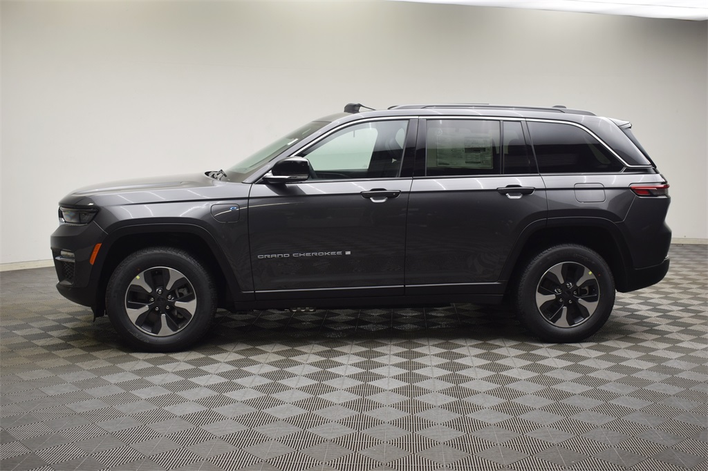 new 2025 Jeep Grand Cherokee car, priced at $55,433