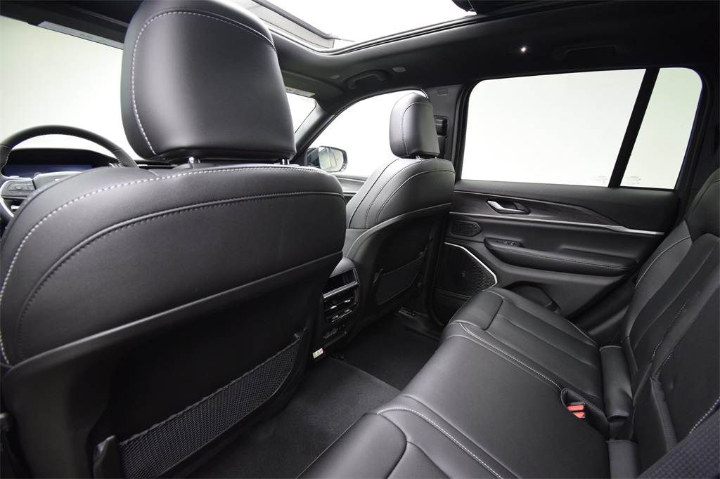 new 2025 Jeep Grand Cherokee car, priced at $55,433
