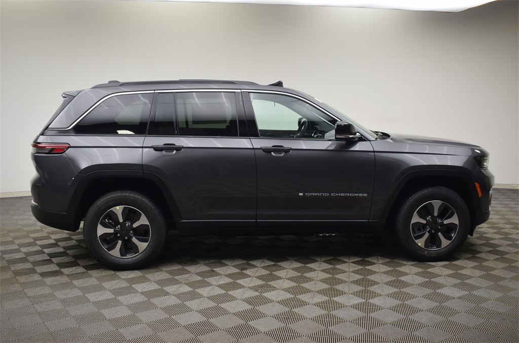 new 2025 Jeep Grand Cherokee car, priced at $55,433