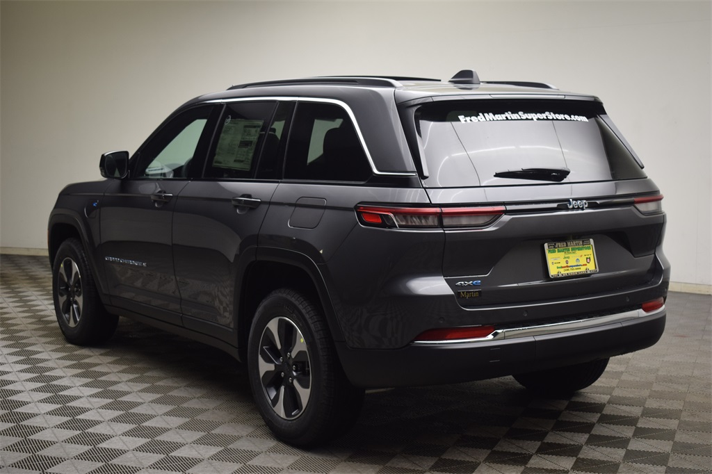 new 2025 Jeep Grand Cherokee car, priced at $55,433