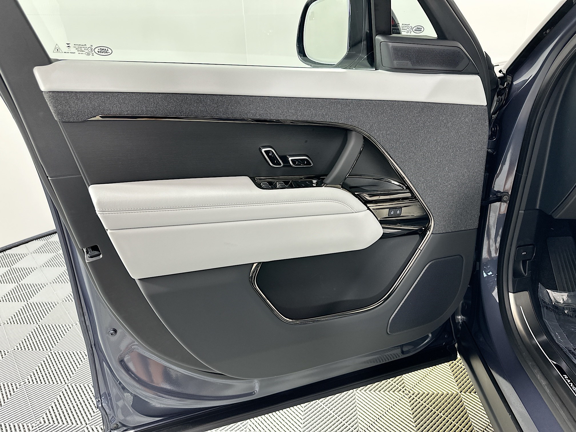 new 2025 Land Rover Range Rover Sport car, priced at $95,840