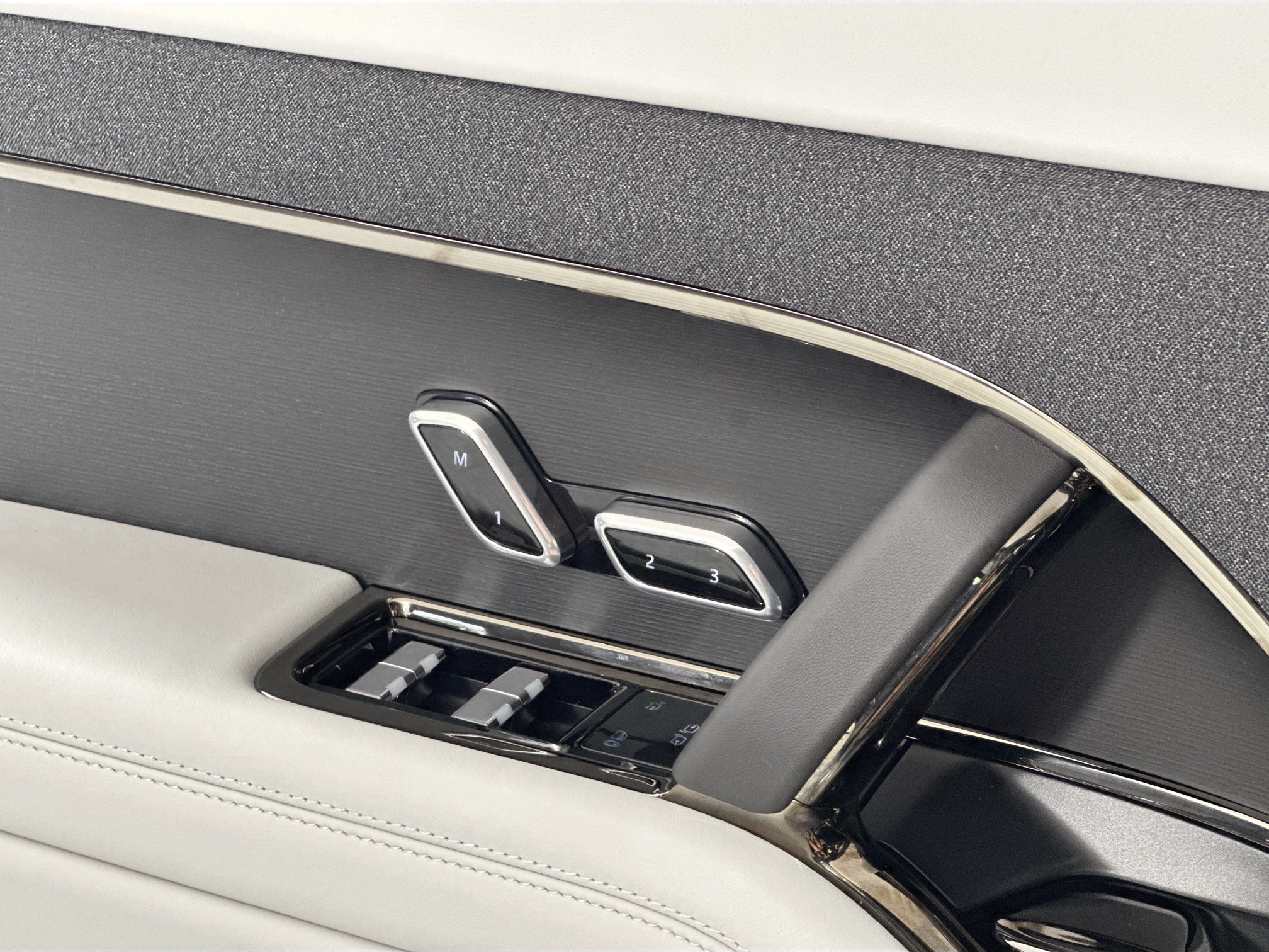 new 2025 Land Rover Range Rover Sport car, priced at $95,840
