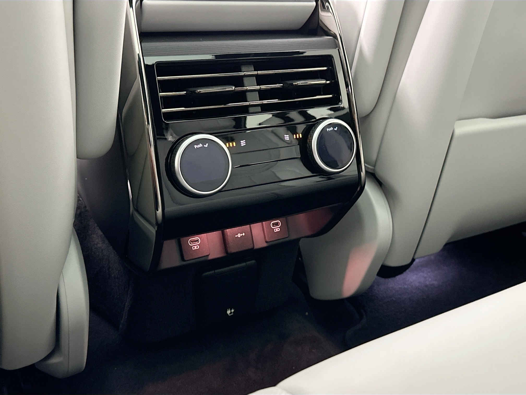 new 2025 Land Rover Range Rover Sport car, priced at $95,840