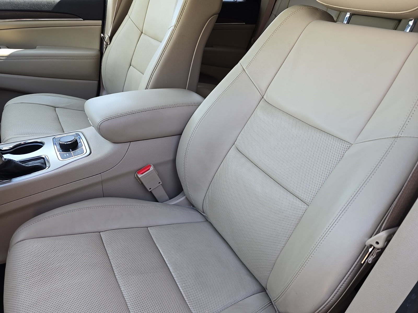 used 2016 Jeep Grand Cherokee car, priced at $16,800