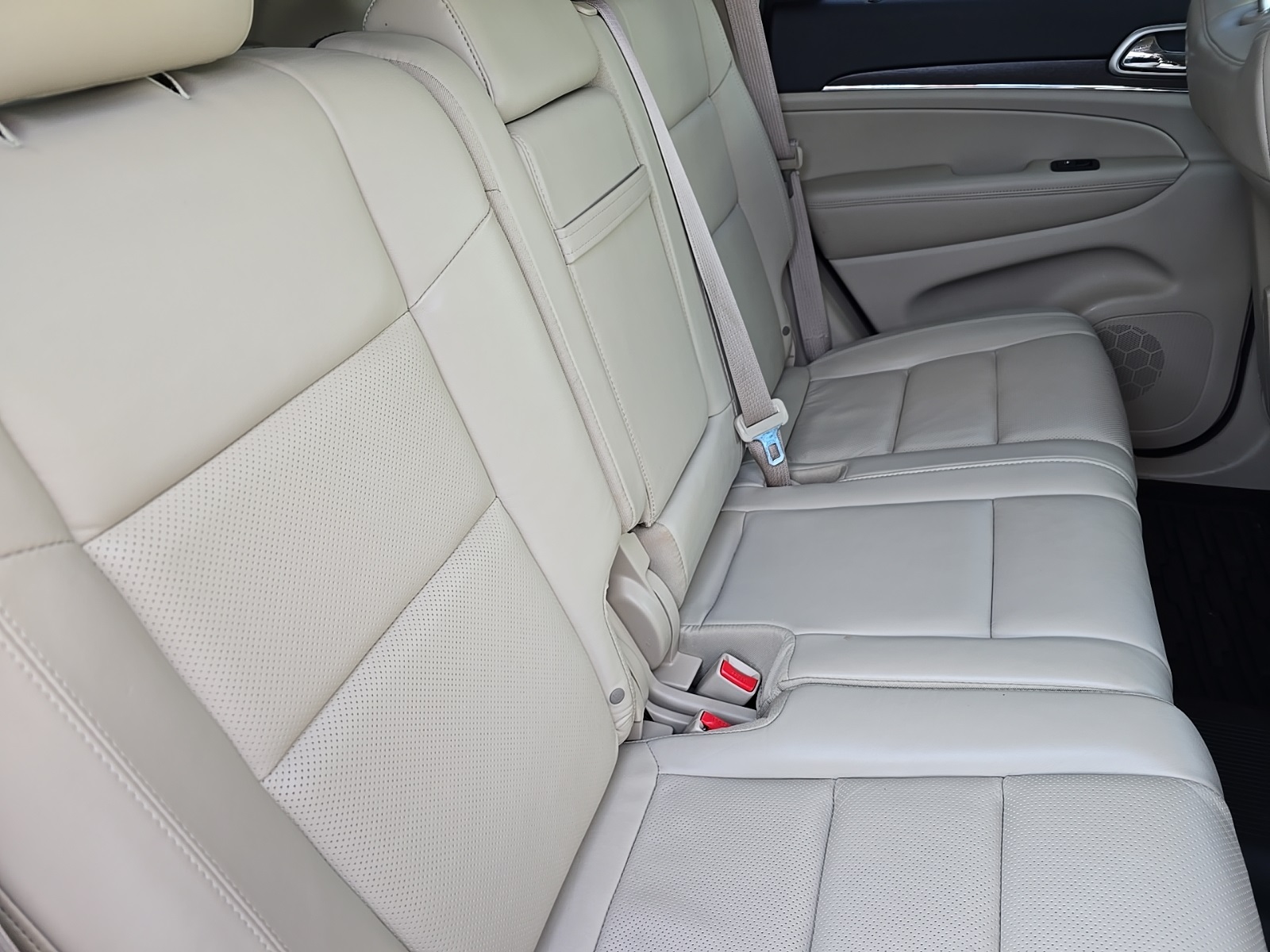 used 2016 Jeep Grand Cherokee car, priced at $16,800