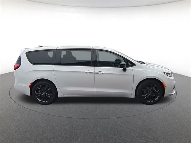 new 2026 Chrysler Pacifica car, priced at $44,482