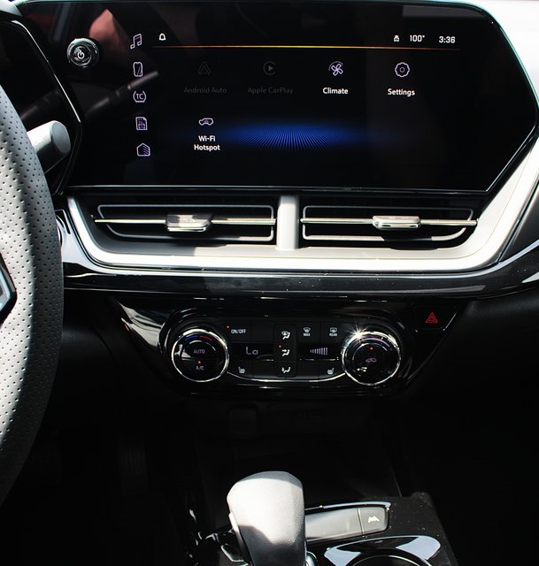 new 2025 Chevrolet Trax car, priced at $27,585