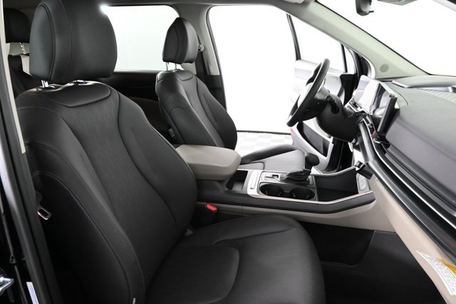 new 2025 Kia Carnival car, priced at $39,411