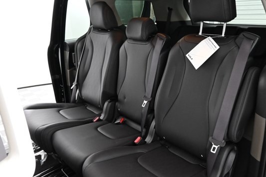 new 2025 Kia Carnival car, priced at $39,411