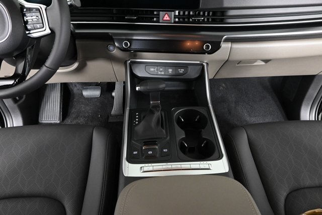 new 2025 Kia Carnival car, priced at $39,411