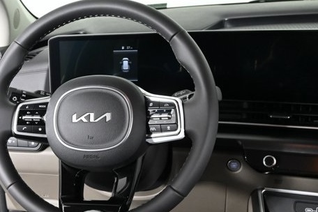 new 2025 Kia Carnival car, priced at $39,411