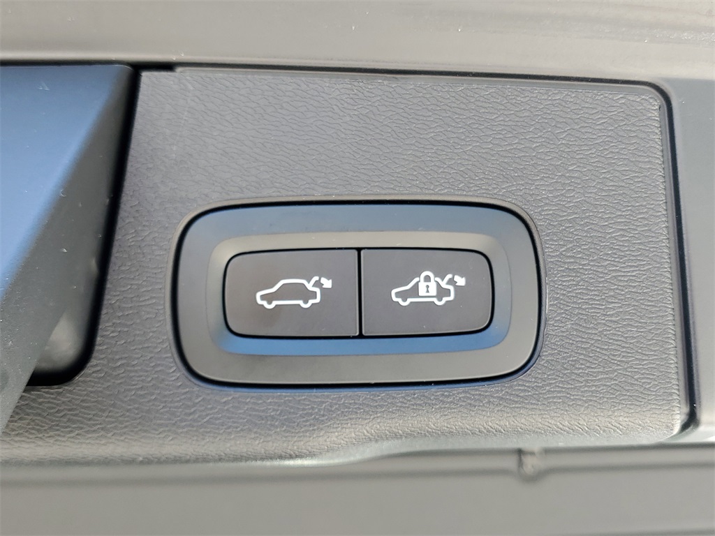 used 2023 Volvo XC60 car, priced at $36,495