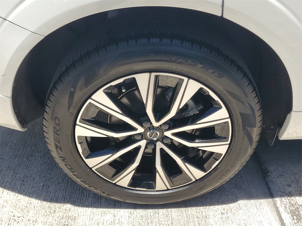used 2023 Volvo XC60 car, priced at $36,495