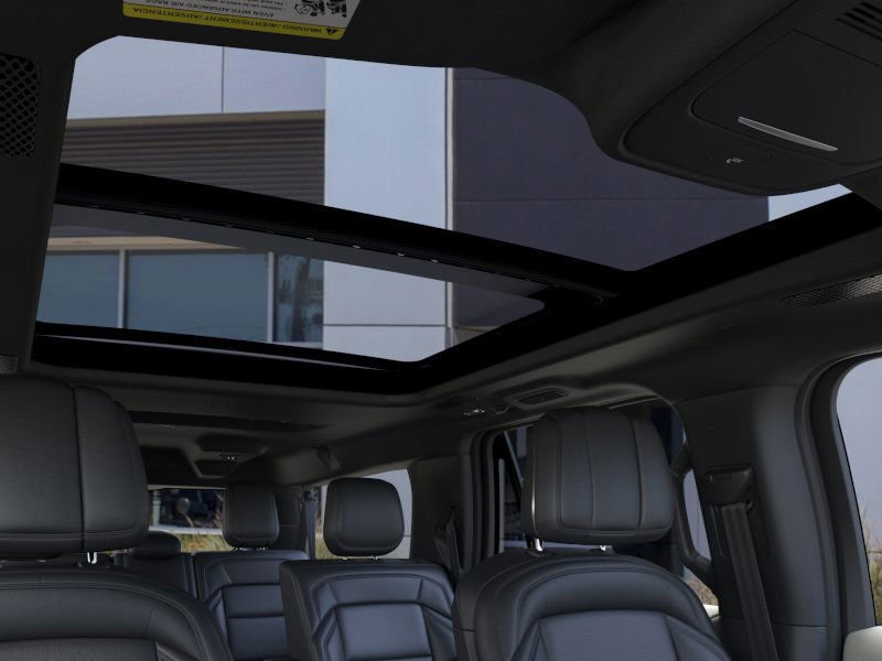 new 2025 Lincoln Navigator car, priced at $109,300