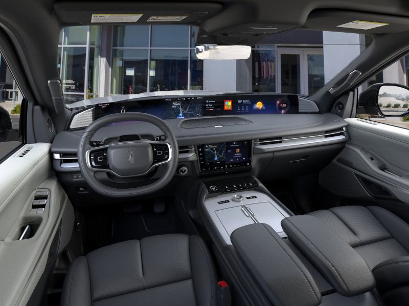 new 2025 Lincoln Navigator car, priced at $109,300