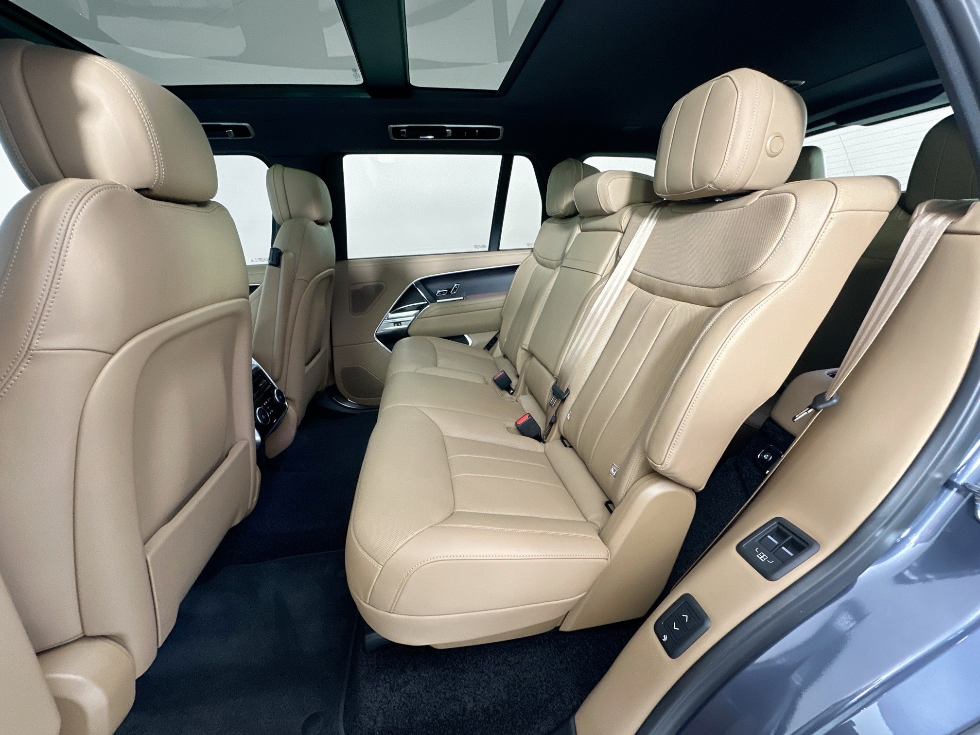 used 2025 Land Rover Range Rover car, priced at $129,999