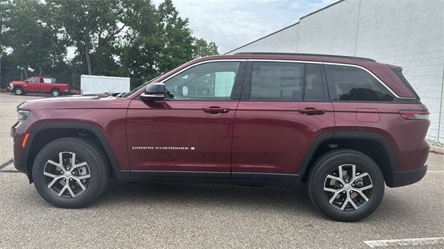 new 2025 Jeep Grand Cherokee car, priced at $45,025