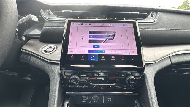 new 2025 Jeep Grand Cherokee car, priced at $45,025