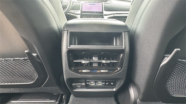 new 2025 Jeep Grand Cherokee car, priced at $45,025