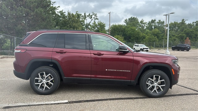 new 2025 Jeep Grand Cherokee car, priced at $45,025