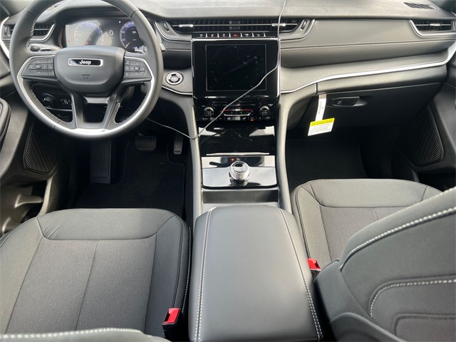 new 2025 Jeep Grand Cherokee car, priced at $37,514