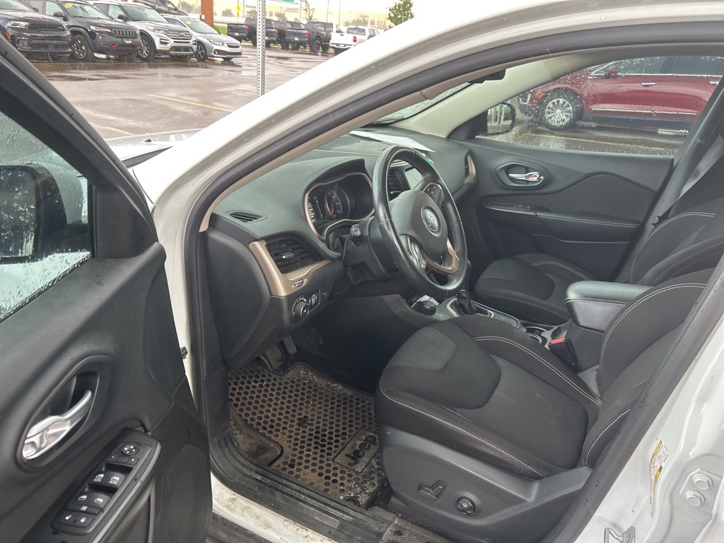used 2015 Jeep Cherokee car