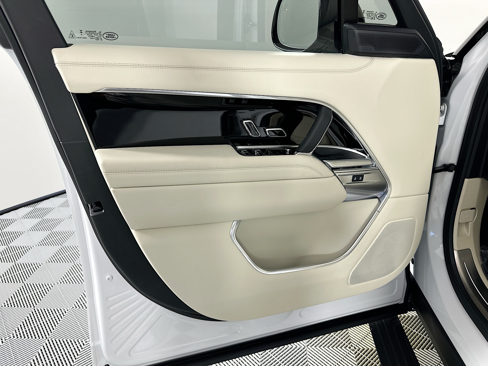 new 2025 Land Rover Range Rover car, priced at $127,410