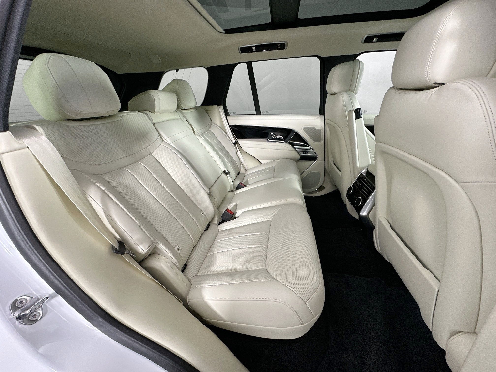 new 2025 Land Rover Range Rover car, priced at $127,410