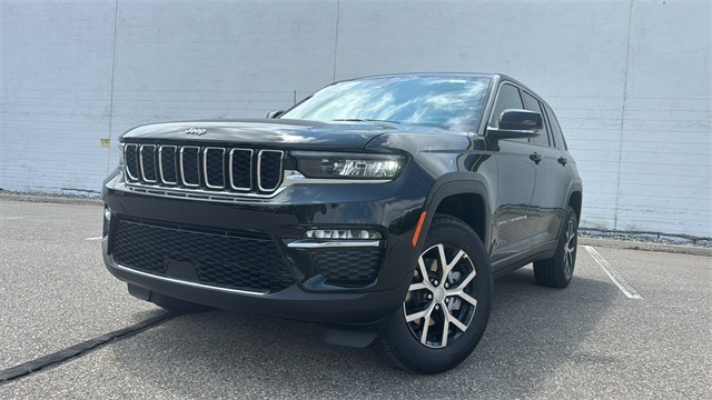 new 2025 Jeep Grand Cherokee car, priced at $45,025