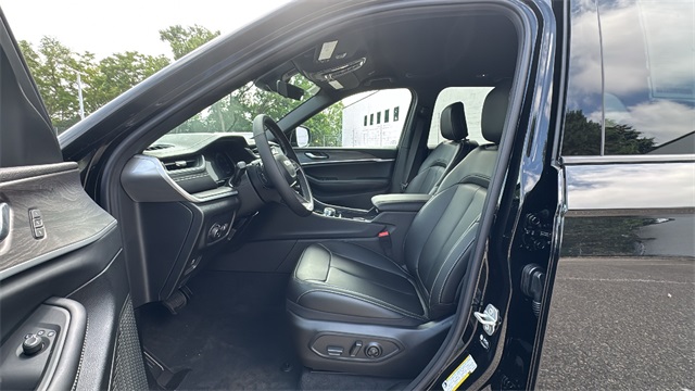 new 2025 Jeep Grand Cherokee car, priced at $45,025