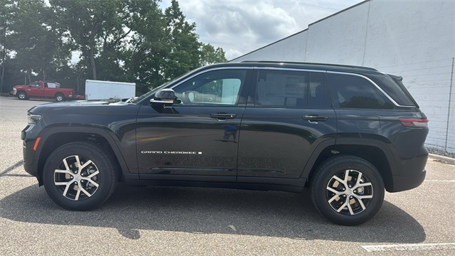 new 2025 Jeep Grand Cherokee car, priced at $45,025