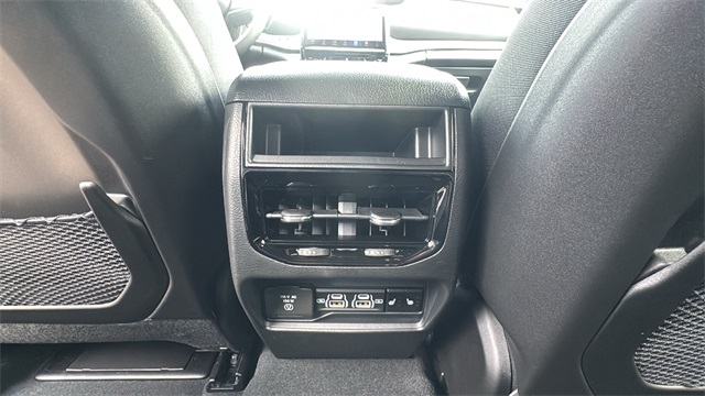 new 2025 Jeep Grand Cherokee car, priced at $45,025