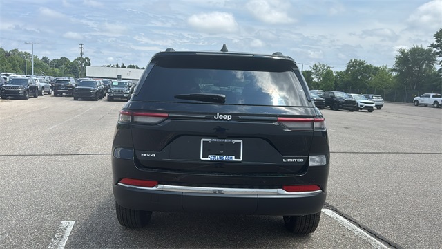new 2025 Jeep Grand Cherokee car, priced at $45,025