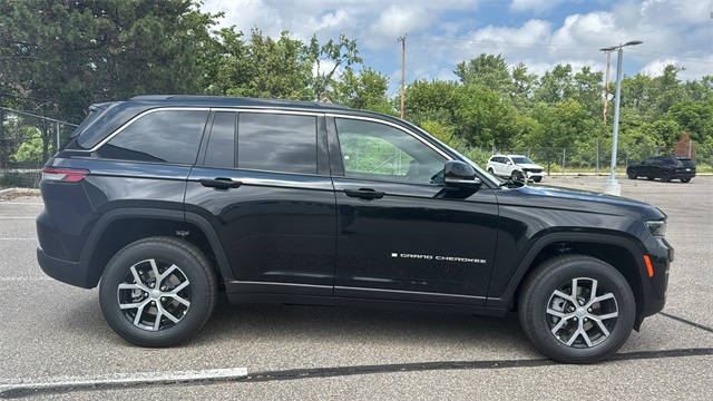 new 2025 Jeep Grand Cherokee car, priced at $45,025