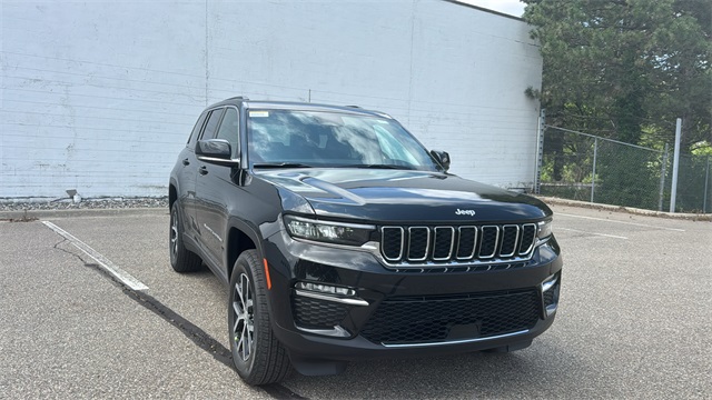 new 2025 Jeep Grand Cherokee car, priced at $45,025