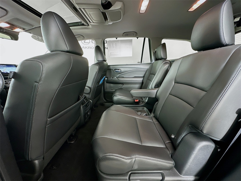used 2022 Honda Pilot car, priced at $35,290