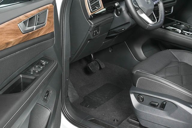 new 2025 Volkswagen Atlas car, priced at $45,017