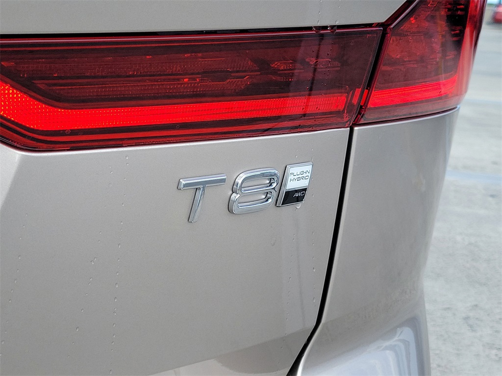 new 2026 Volvo XC60 Plug-In Hybrid car, priced at $66,285