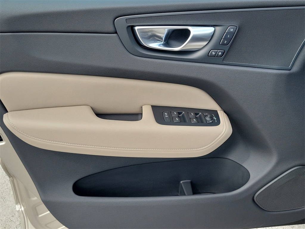 new 2026 Volvo XC60 Plug-In Hybrid car, priced at $66,285