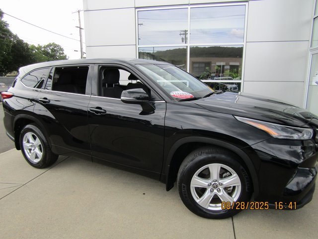 used 2022 Toyota Highlander car, priced at $32,499