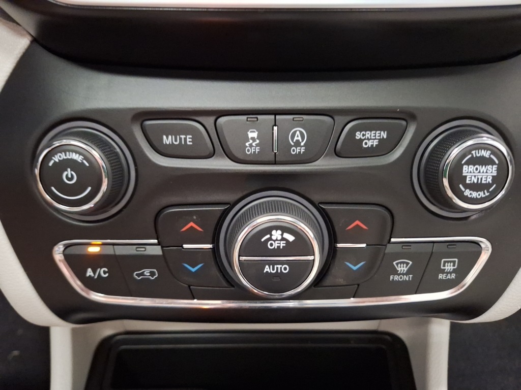 used 2021 Jeep Cherokee car, priced at $23,749