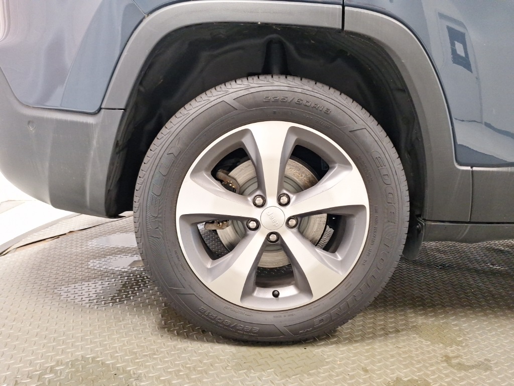 used 2021 Jeep Cherokee car, priced at $23,749